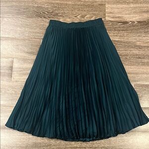 Banana Republic Green Pleated A-Line Skirt